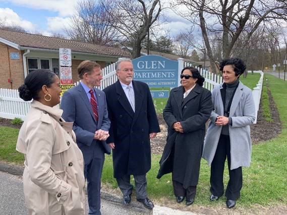 Senator Blumenthal visits the Glen Apartments in Danbury to announce $50,000 in federal funding for the New American Dream Foundation to provide more low income seniors in Danbury with hot meals.